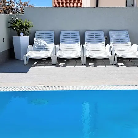 Luxury With Pool Privlaka (Zadar)