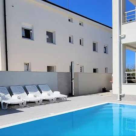 Luxury With Pool *