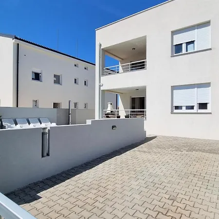 Luxury With Pool Apartamento Privlaka (Zadar)