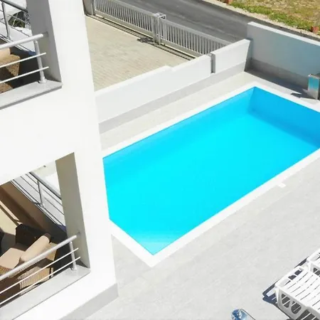 Luxury With Pool *